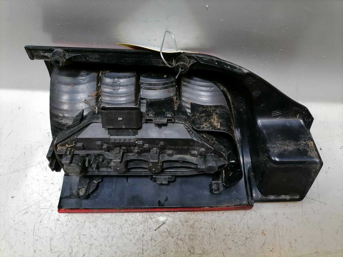 Volkswagen T5 original R&uuml;cklicht R&uuml;ckleuchte Schlussleuchte links f&uuml;r Fl&uuml;gelt&uuml;ren Bj.2004